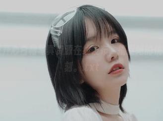 阿半今天很开心白裙写真资源在线发布，捕捉她的优雅与动人时刻。.txt