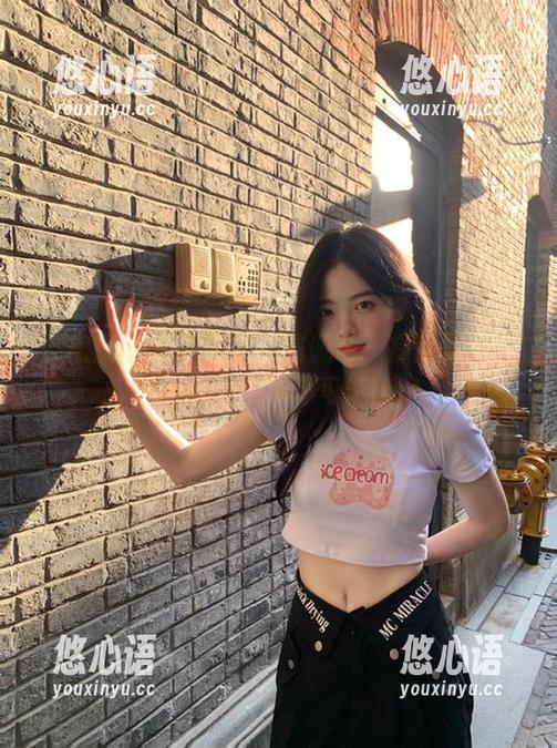 微密圈 - 水手服里的陈佩奇：探索写真艺术与图包的无限可能.txt