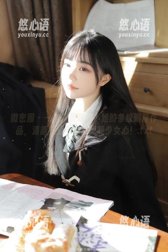 微密圈 - 一同欣赏陈大小姐的条纹漏背作品，清新气息中透出无限少女心！.txt