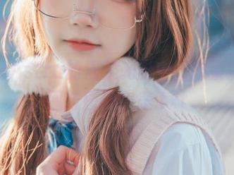 在雪晴Astra的温柔光影中，探索她的原图与图册之美.txt