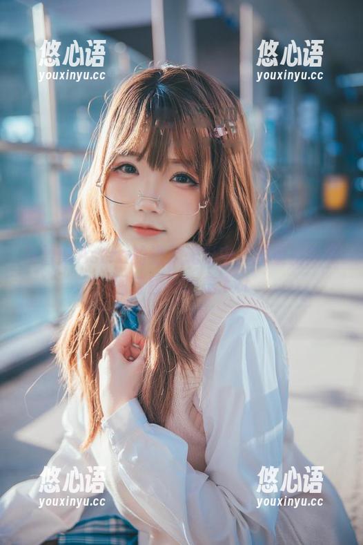 在雪晴Astra的温柔光影中，探索她的原图与图册之美.txt