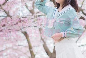 高清资源大放送：雯粥粥与蓝色制服的完美搭配，绝对不容错过！.txt