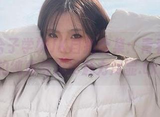 青水百合子学妹JK自拍合集：青春年华下的纯真与无尽魅力尽显.txt