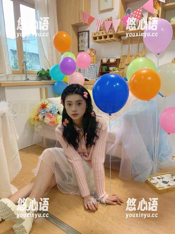 青豆客 - 倪诗茵全新制服写真集来临，最新风格展现更精致的她.txt