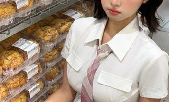 青豆客 – 探秘施忆佳Kitty酱的油亮风格：极致美丽的写真图片合集展现.txt