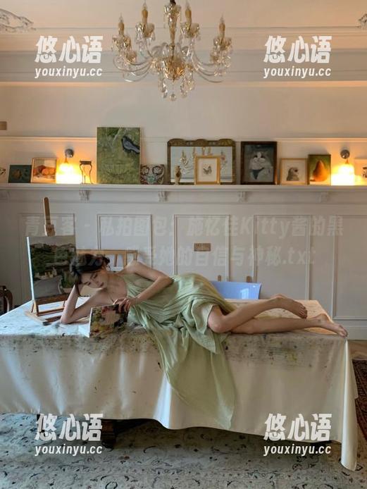 青豆客-施忆佳Kitty酱 青豆客 - 私拍图包:施忆佳Kitty酱的黑色魅力,感受她的自信与神秘.txt