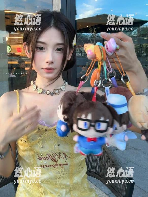 青豆客 - 观看施忆佳短裤图包，感受她独特风格的魅力与个性.txt
