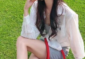 青豆客 – 一探莫雅淇泳池主题的写真作品，原图记录下的绝美瞬间.txt