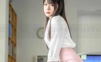 香草喵露露再次更新，激情四溢的火车景素材cos写真大赏.txt