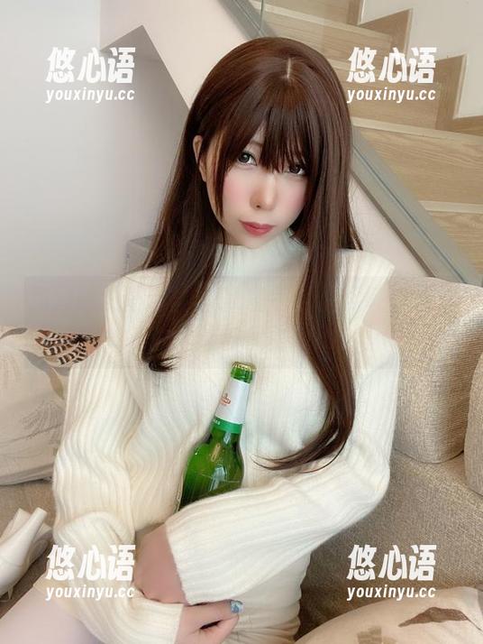 鹿野希的高清丝袜OL图包，捕捉每个细节的性感与优雅.txt