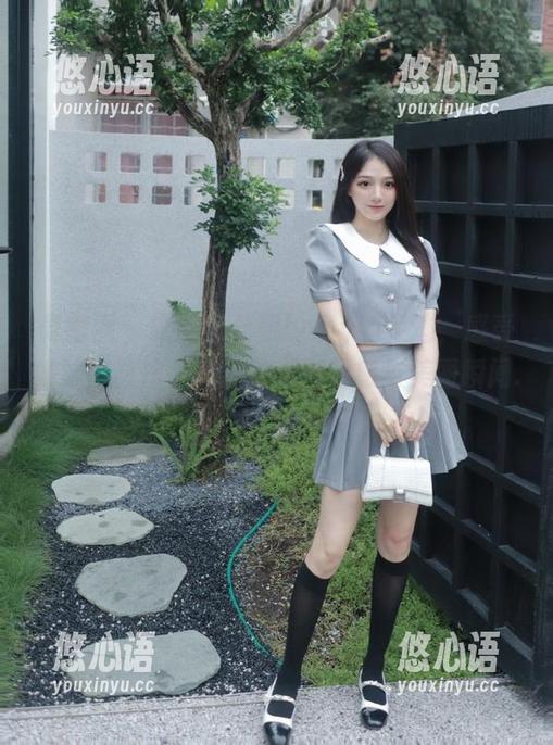 微密圈 - 跟随黎允熙baby的足迹，感受妹妹写真作品集里的细腻情感与美丽瞬间.txt