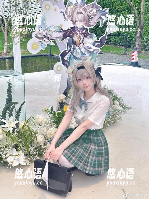 透过黑龙贯通的镜头，感受薇薇安娜的完美cos原图，瞬间点燃你的灵感！.txt